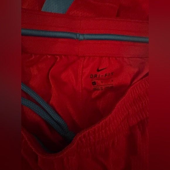 Nike Basketball Shorts Womens Large Dri FIT Lightweight Mesh Training Red Blue - Picture 3 of 3
